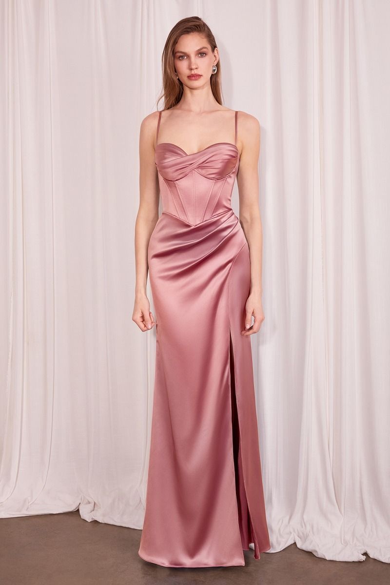 Fitted Dress With A Sweetheart Neckline And Thin Straps - The Savvy ShopperThe Savvy ShopperTux - USANightgownFitted Dress With A Sweetheart Neckline And Thin Straps