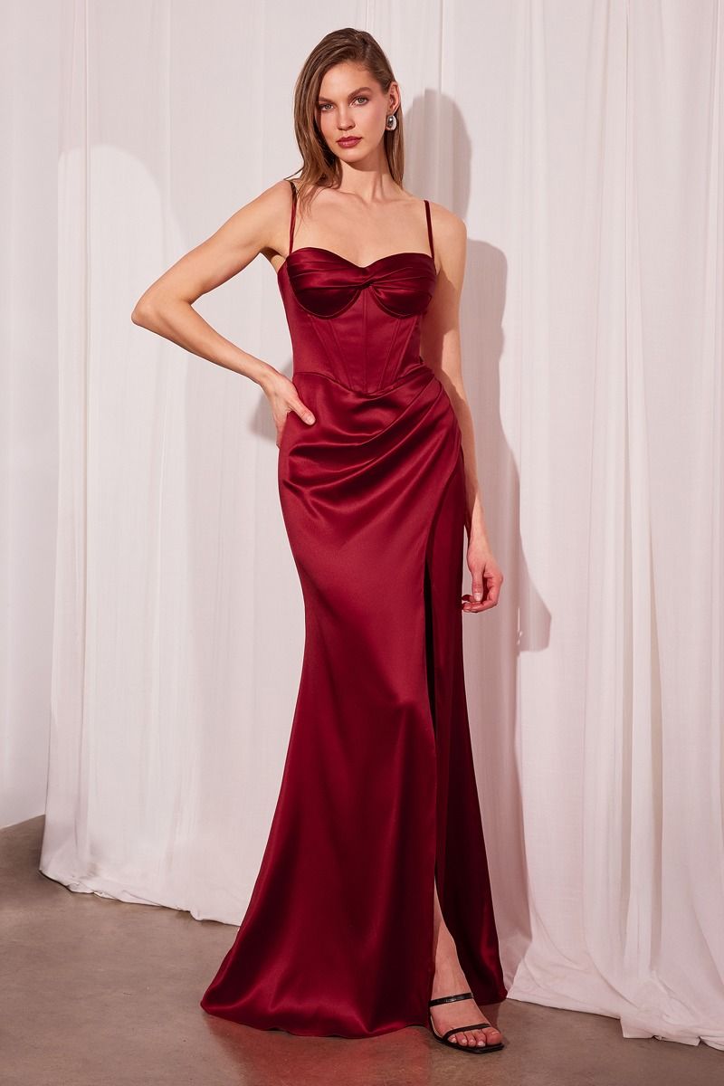 Fitted Dress With A Sweetheart Neckline And Thin Straps - The Savvy ShopperThe Savvy ShopperTux - USANightgownFitted Dress With A Sweetheart Neckline And Thin Straps
