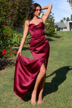 Fitted Dress With A Sweetheart Neckline And Thin Straps - The Savvy ShopperThe Savvy ShopperTux - USANightgownFitted Dress With A Sweetheart Neckline And Thin Straps